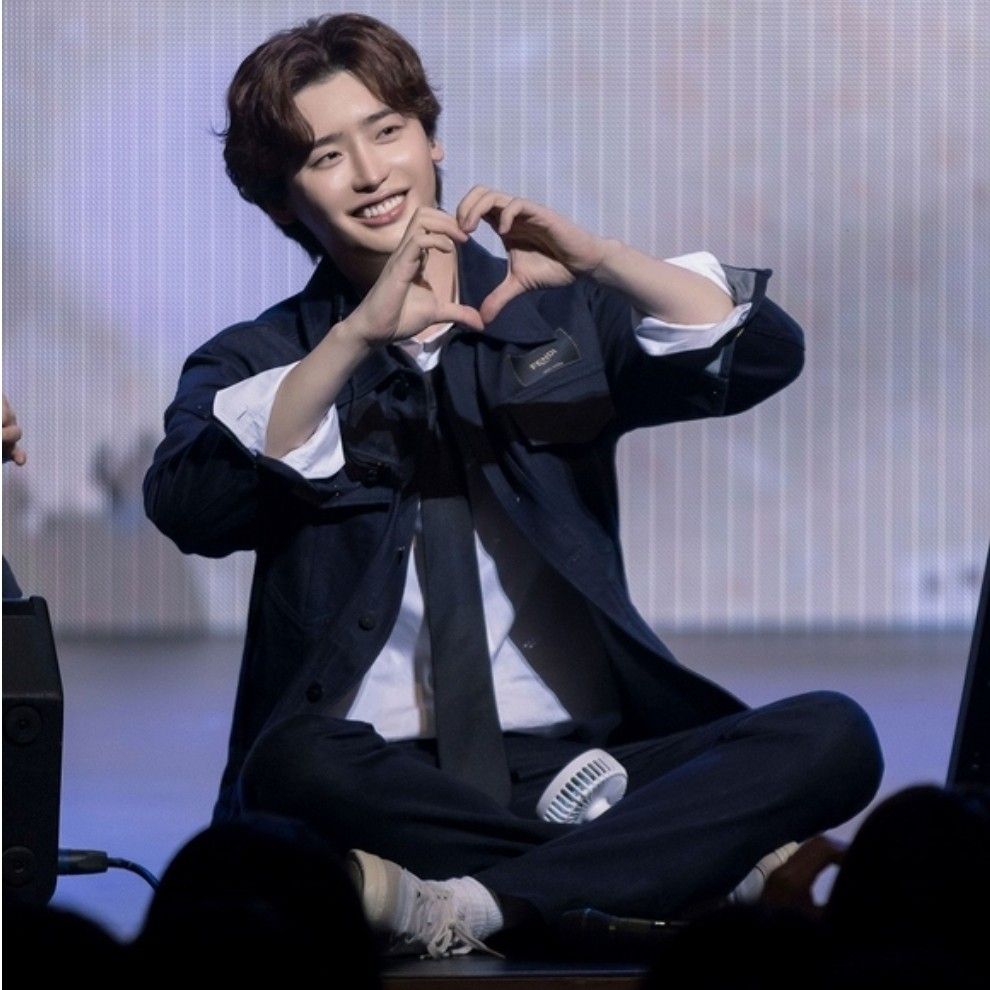 Recent activity shot of Lee Jongsuk