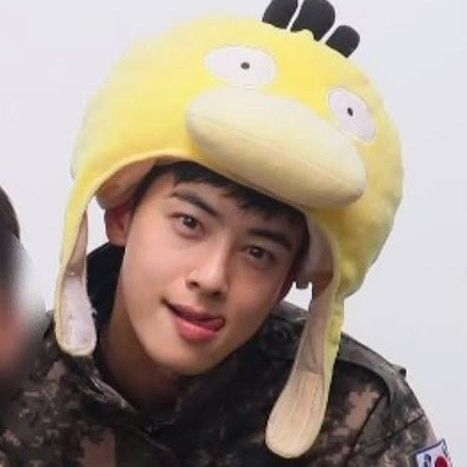 Behind-the-scenes cut of Cha Eunwoo