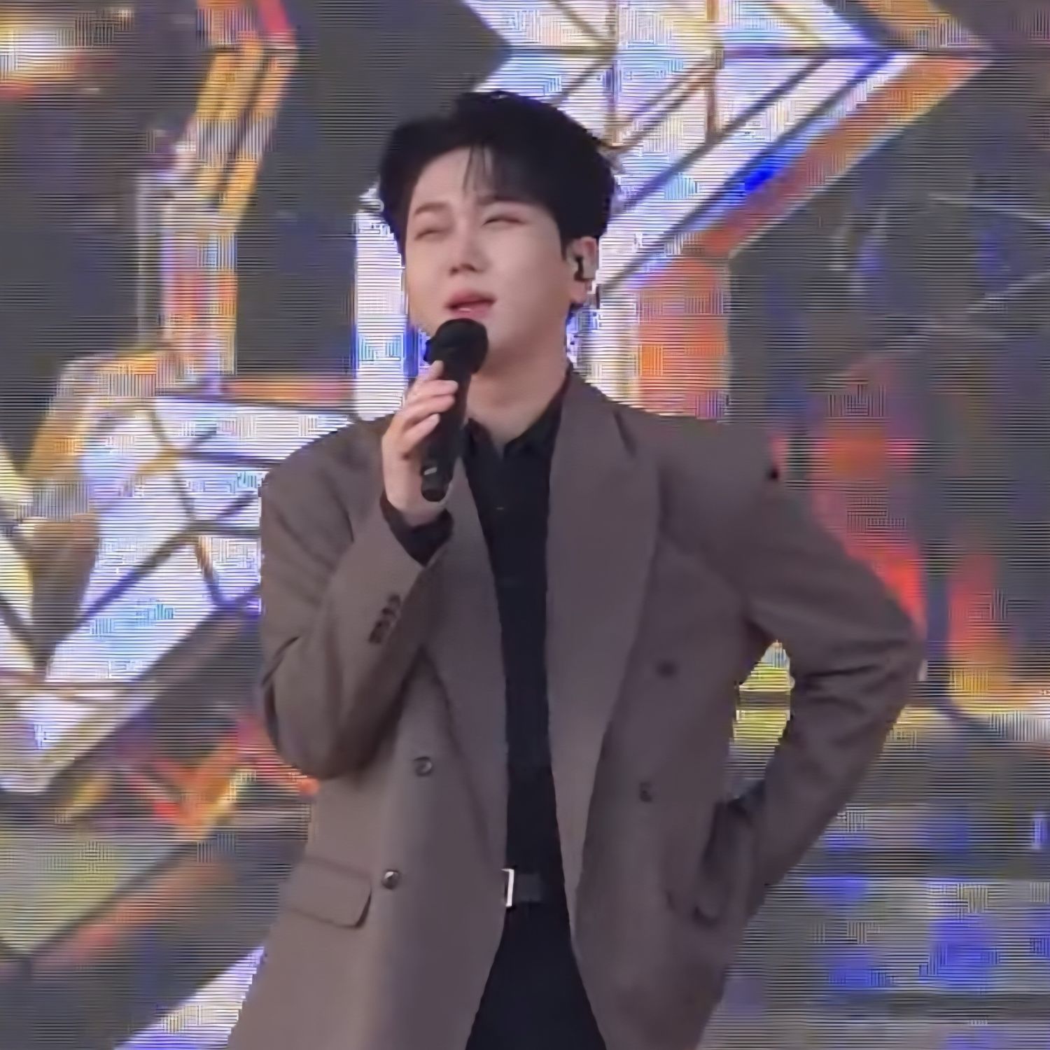 A moment captured by a fan of Kim Soochan