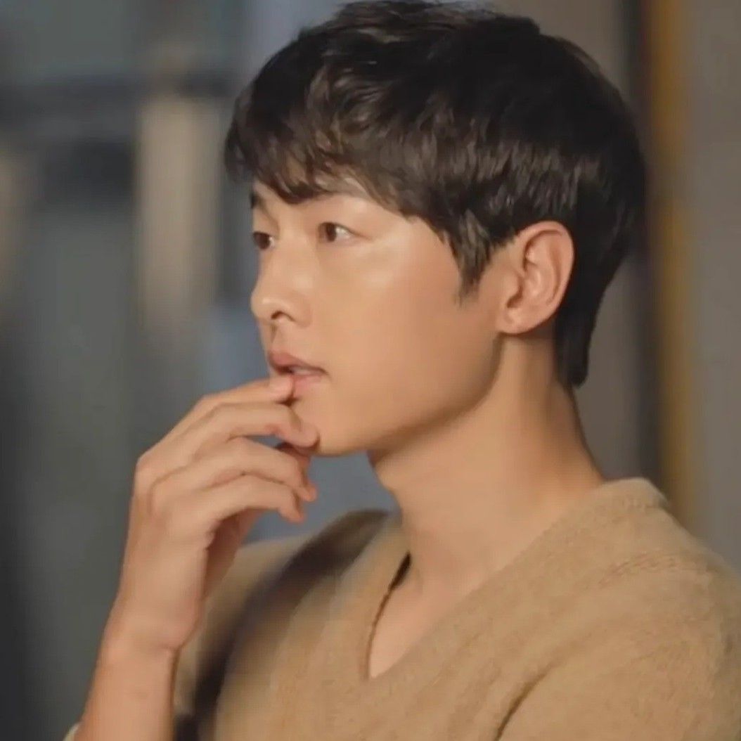 A moment captured by a fan of Song Joongki