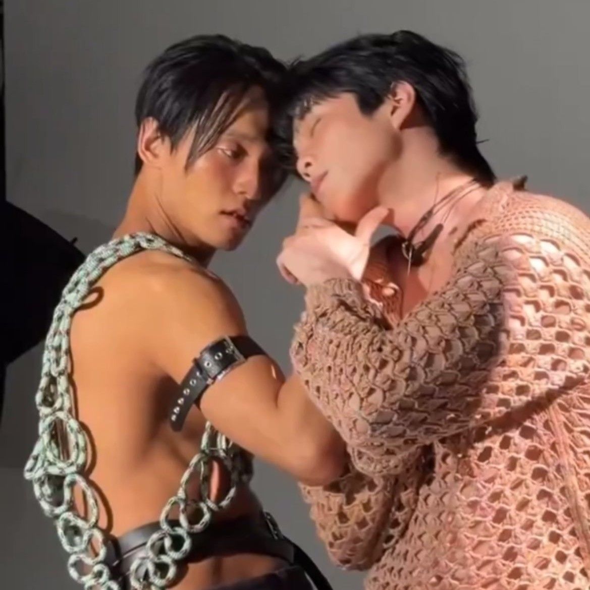 Behind-the-scenes cut of Choi Hojong