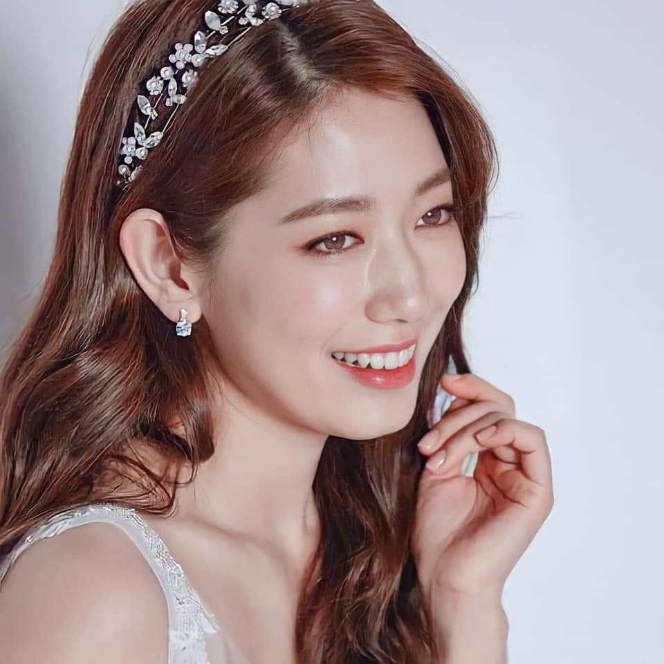 A moment captured by a fan of Park Shinhye