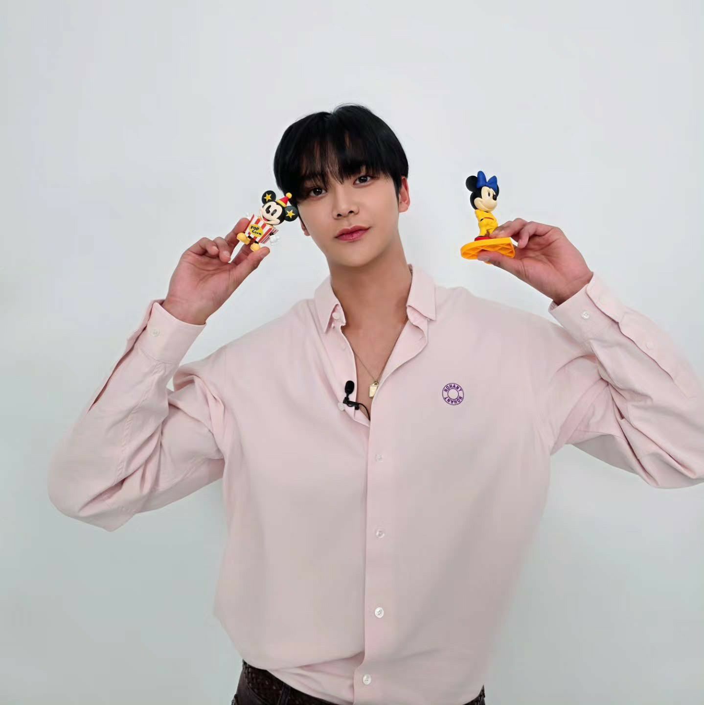 A moment captured by a fan of Rowoon