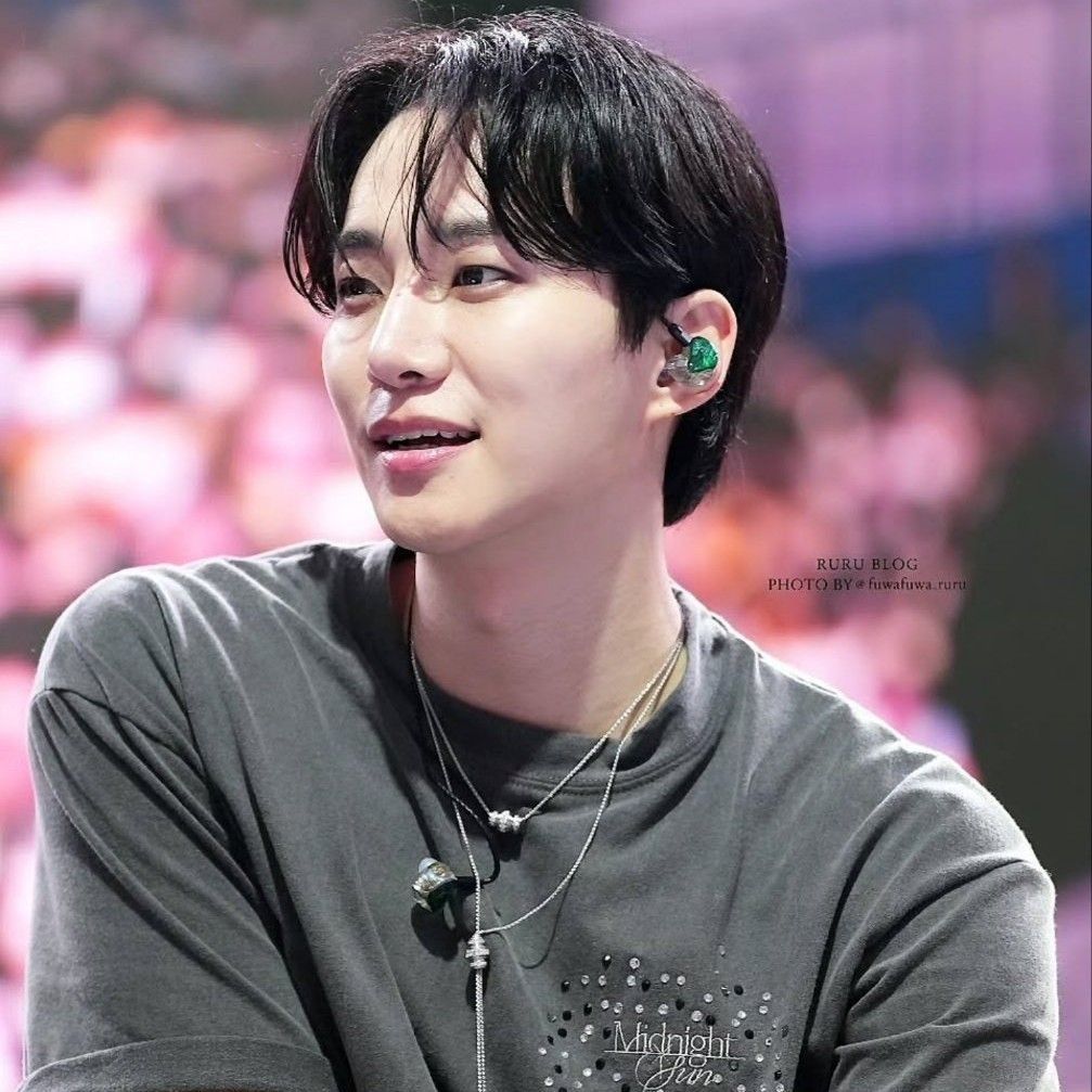 Behind-the-scenes cut of Lee Junho