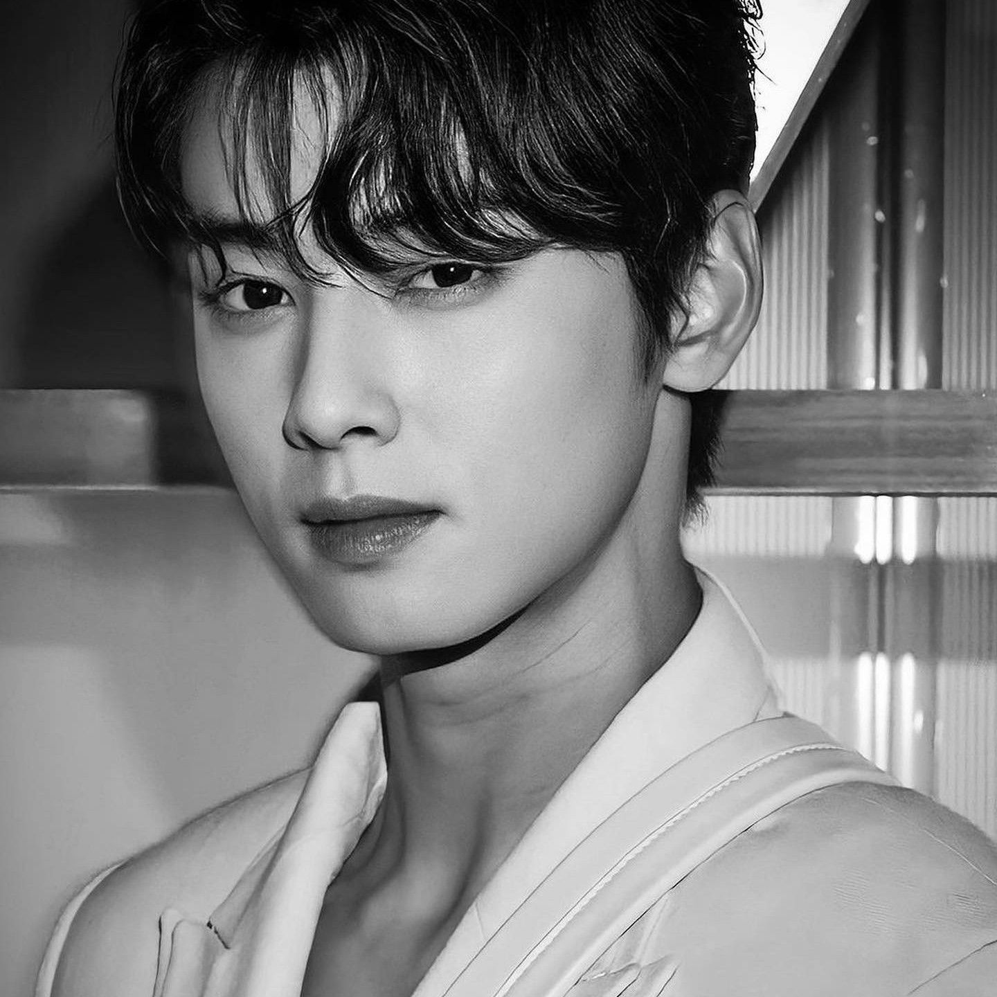 A moment captured by a fan of Cha Eunwoo