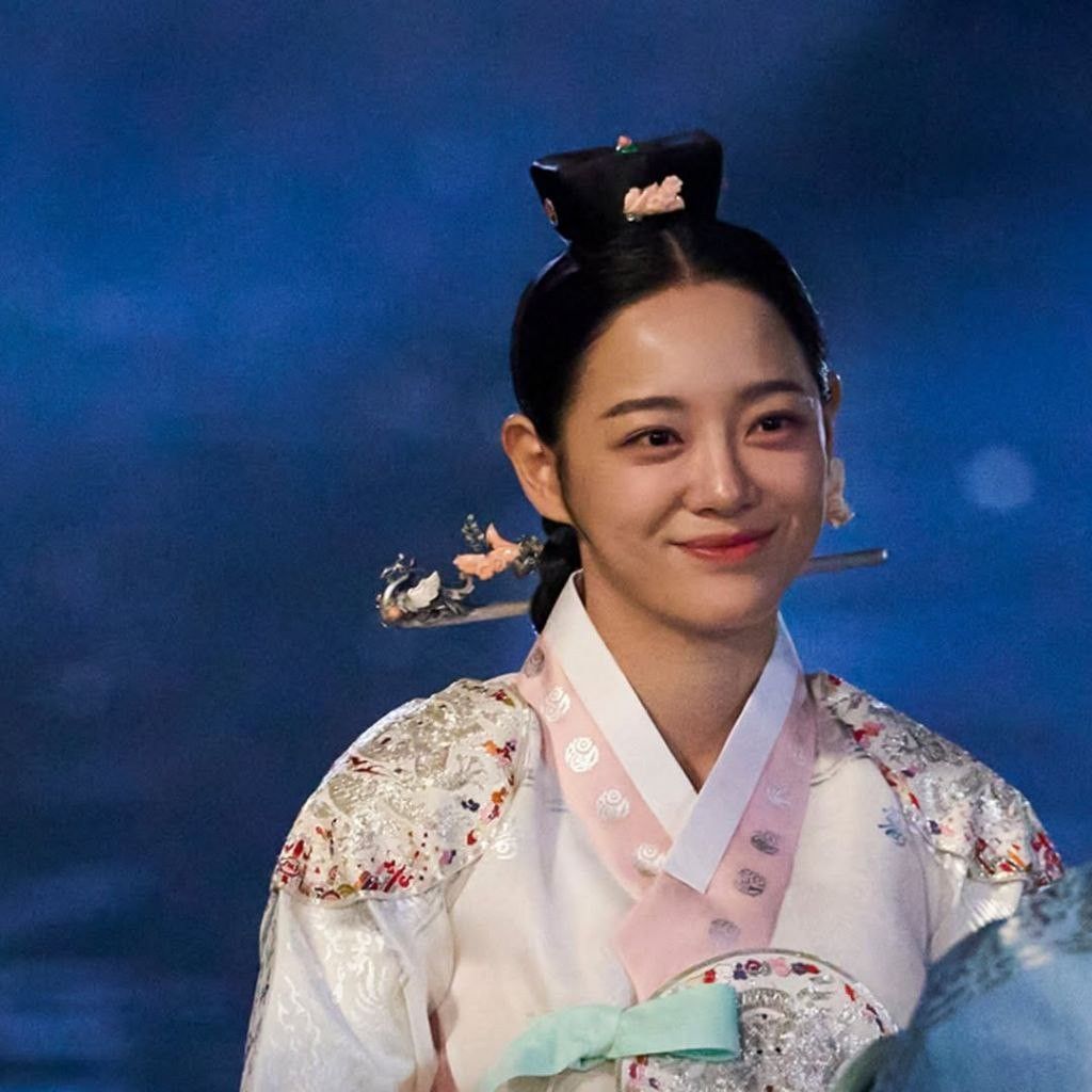 Behind-the-scenes cut of Kim Sejeong