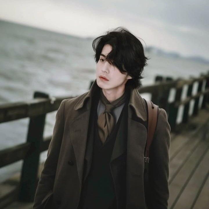 Recent activity shot of Lee Dongwook