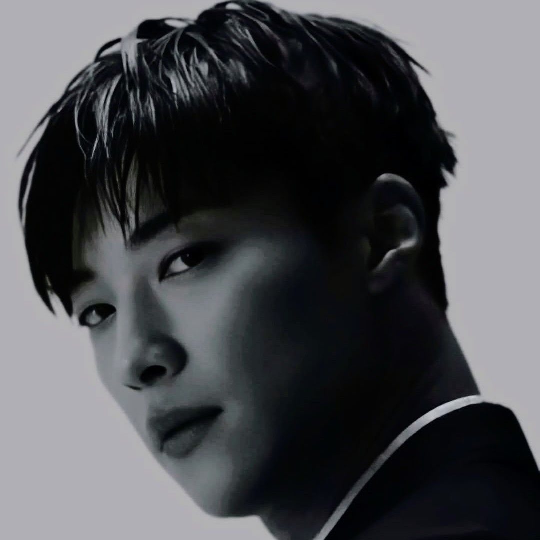 A moment captured by a fan of Woo Dohwan