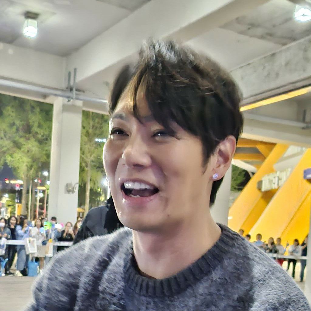 Behind-the-scenes cut of Hwanhee