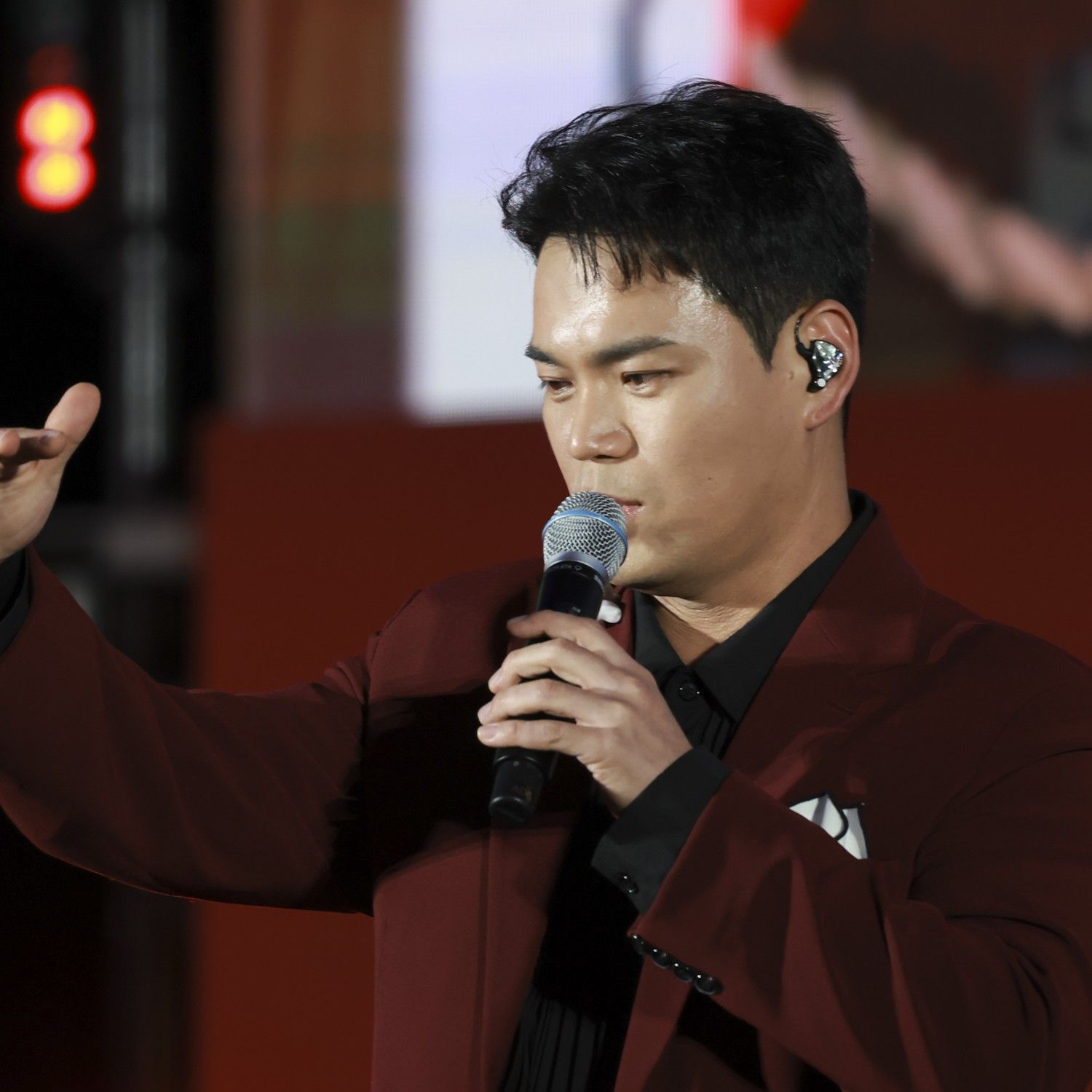 イ・ジョンのビハインドカット