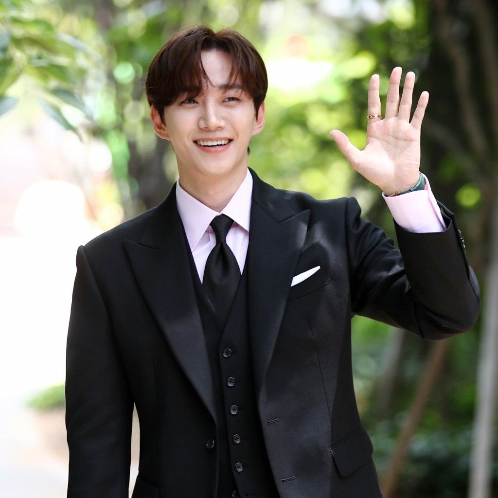 Foto kegiatan terbaru dari Lee Junho