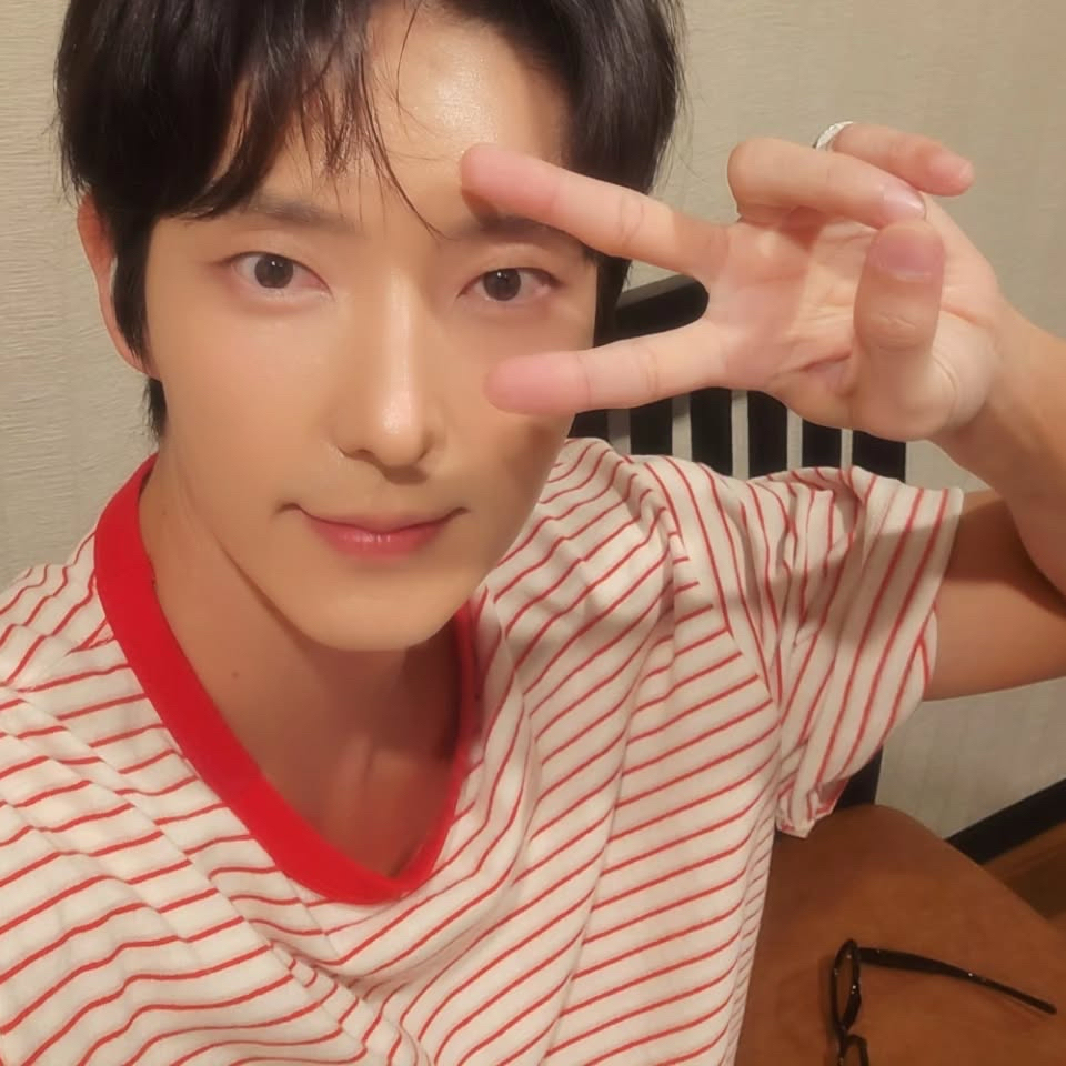 Behind-the-scenes cut of Lee Joongi