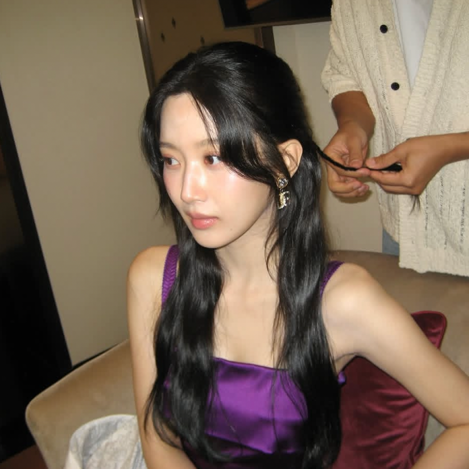Behind-the-scenes cut of Mun Kayoung