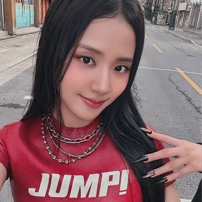 Recent activity shot of Jisoo (1995)