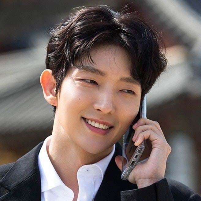 A moment captured by a fan of Lee Joongi
