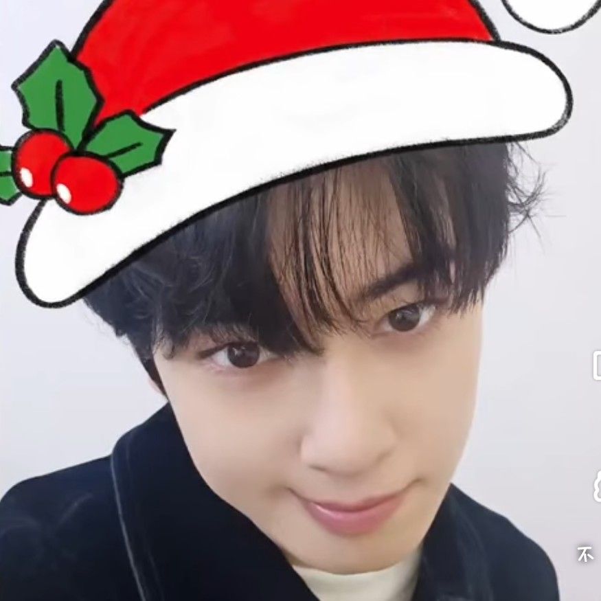 Behind-the-scenes cut of Cha Eunwoo