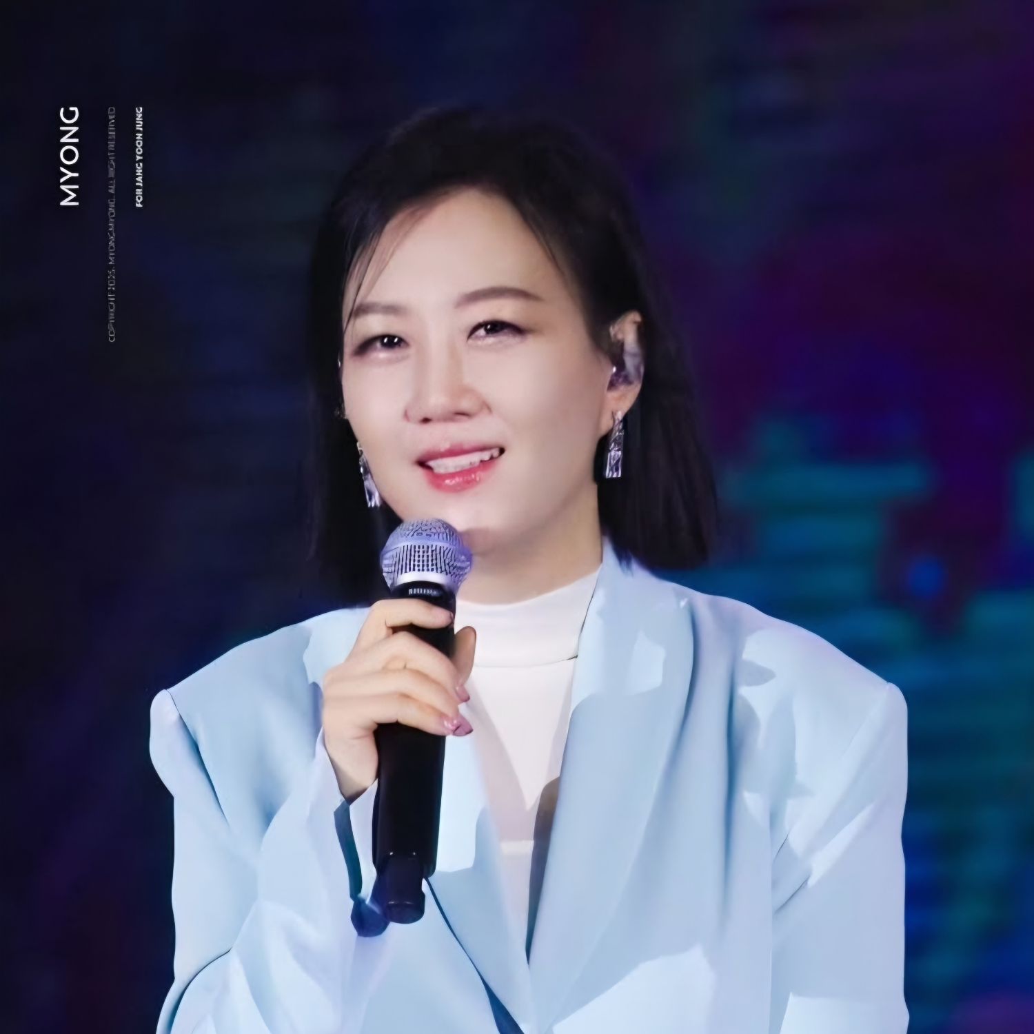 A moment captured by a fan of Jang Yoonjeong