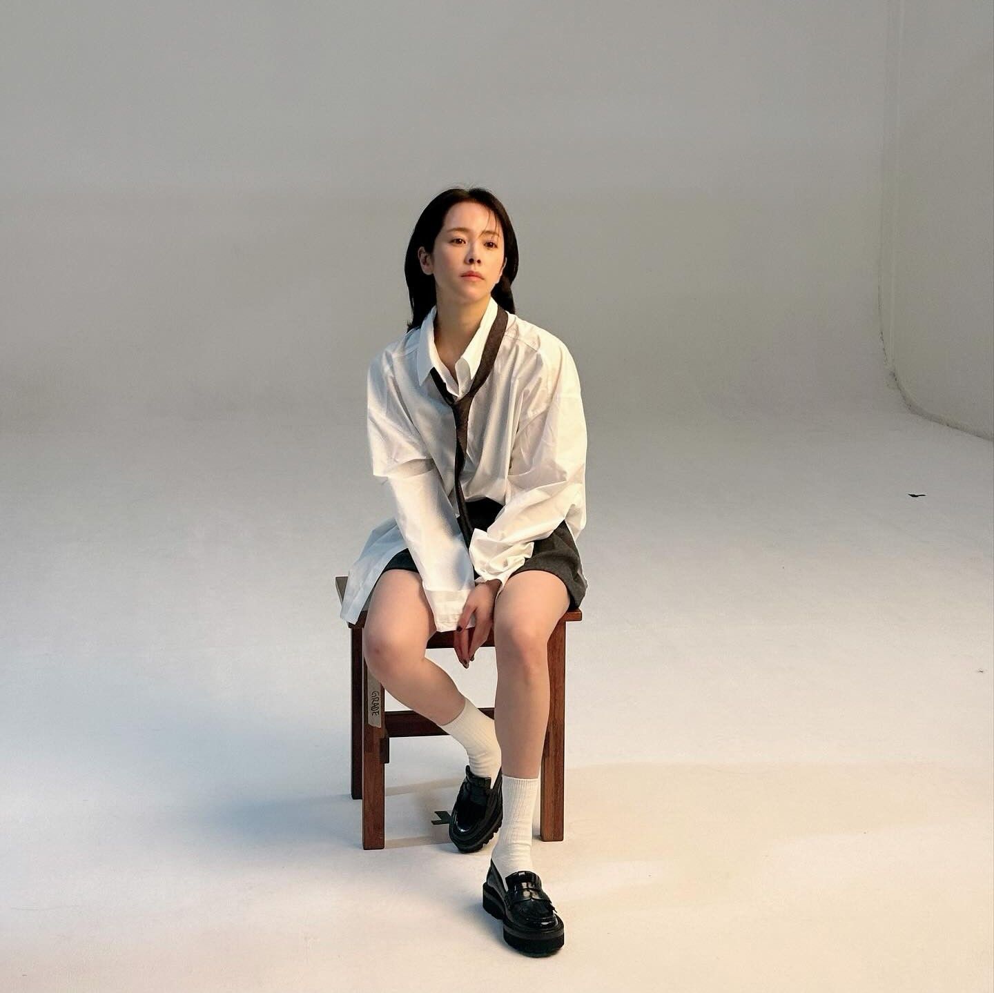 Behind-the-scenes cut of Han Jimin
