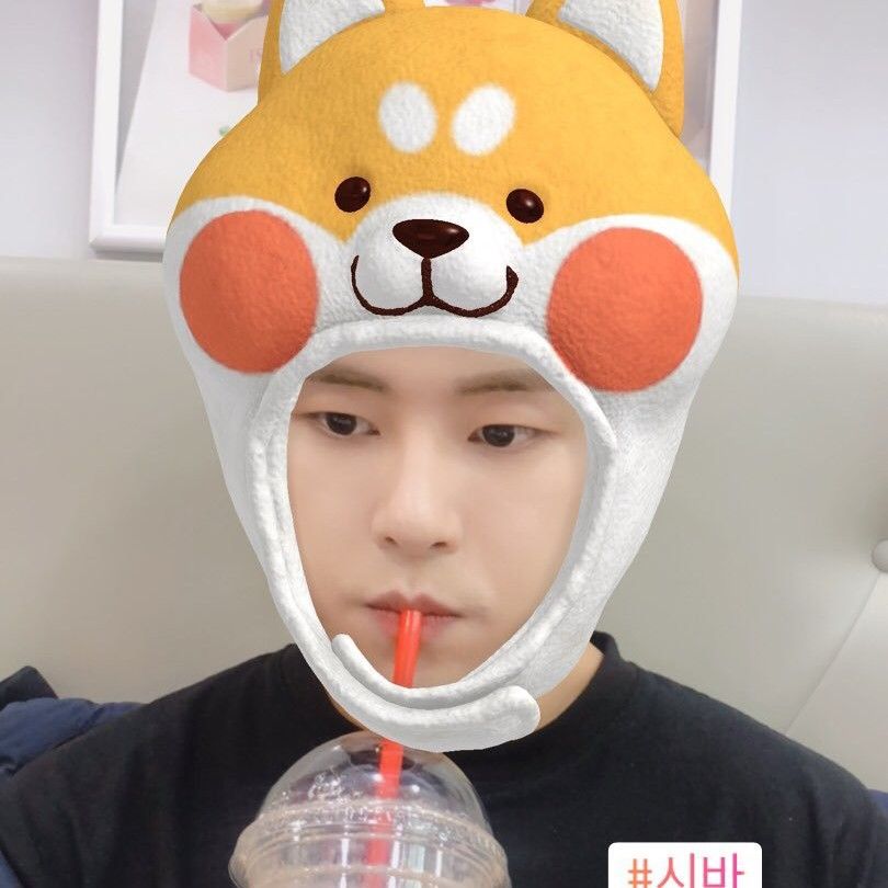 Behind-the-scenes cut of Hoya