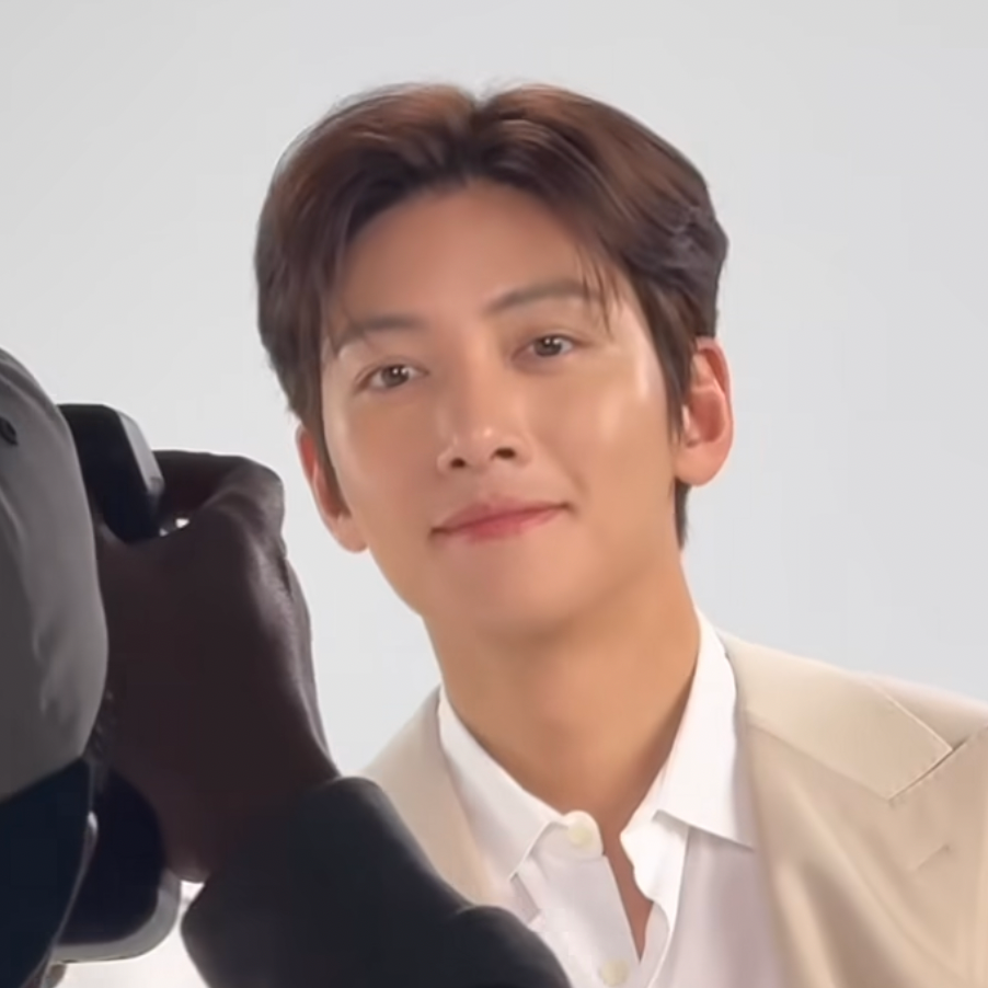 A moment captured by a fan of Ji Changwook