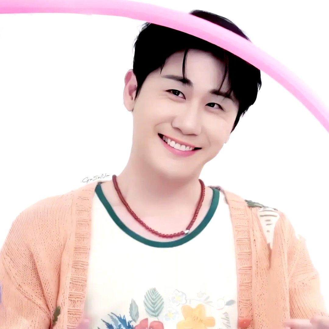 Behind-the-scenes cut of Young Tak