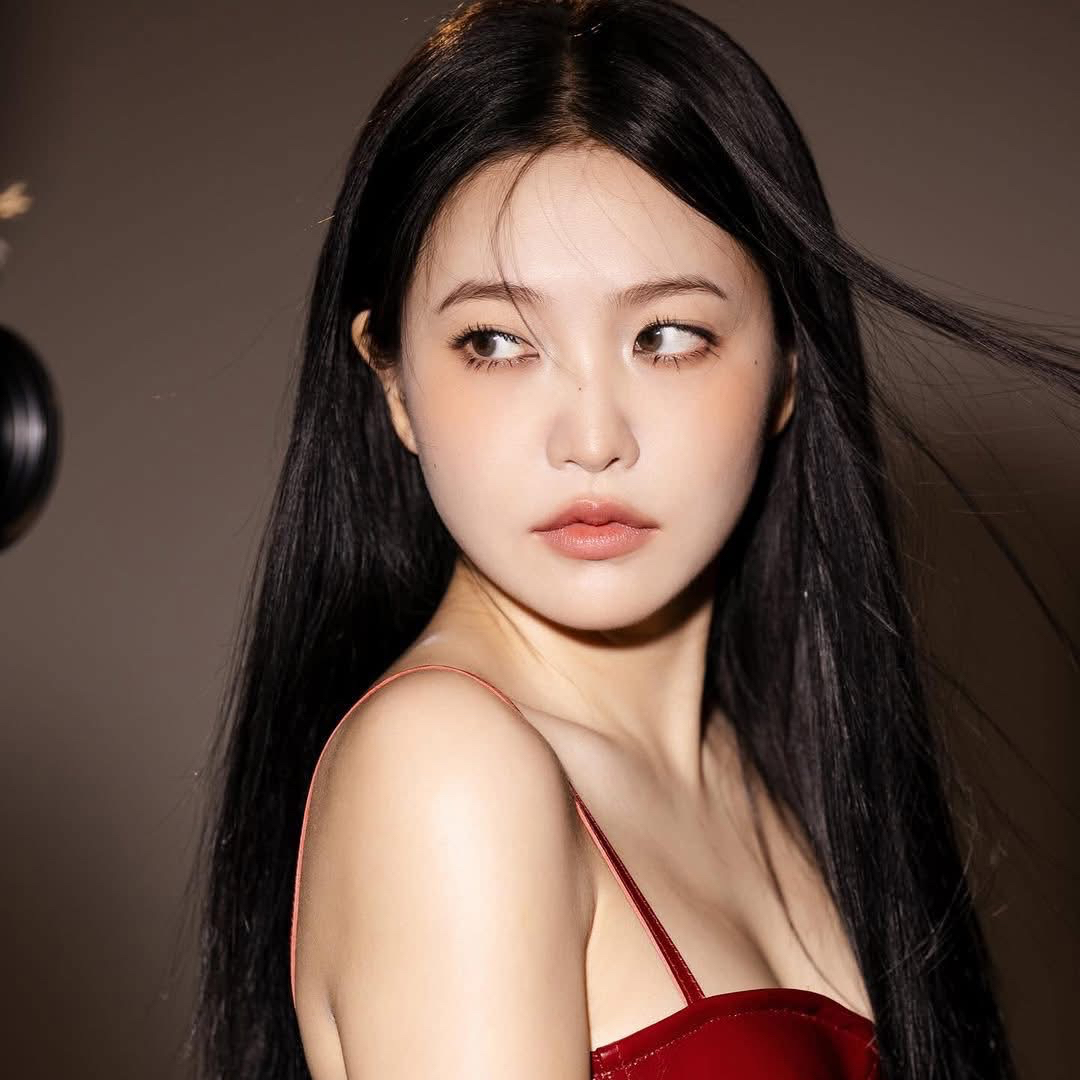 Recent activity shot of Yeri (1999)