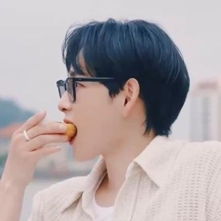 A moment captured by a fan of Lim Siwan
