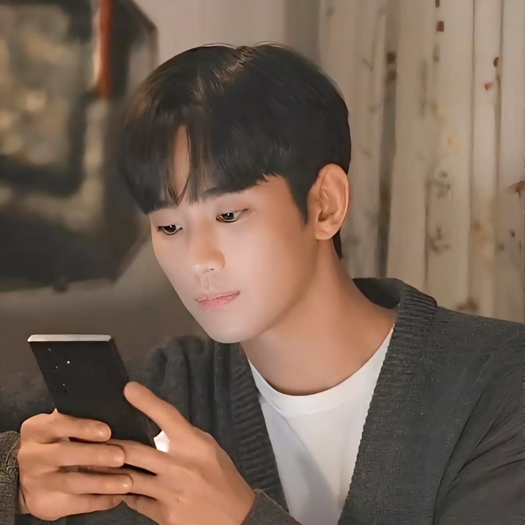 A moment captured by a fan of Kim Soohyun