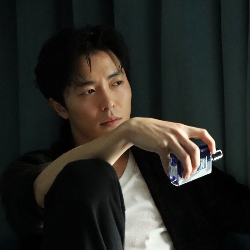 Behind-the-scenes cut of Kim Jaewook