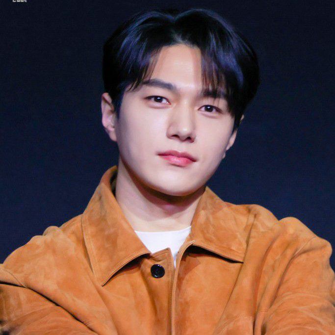 Recent activity shot of Kim Myungsoo (L)