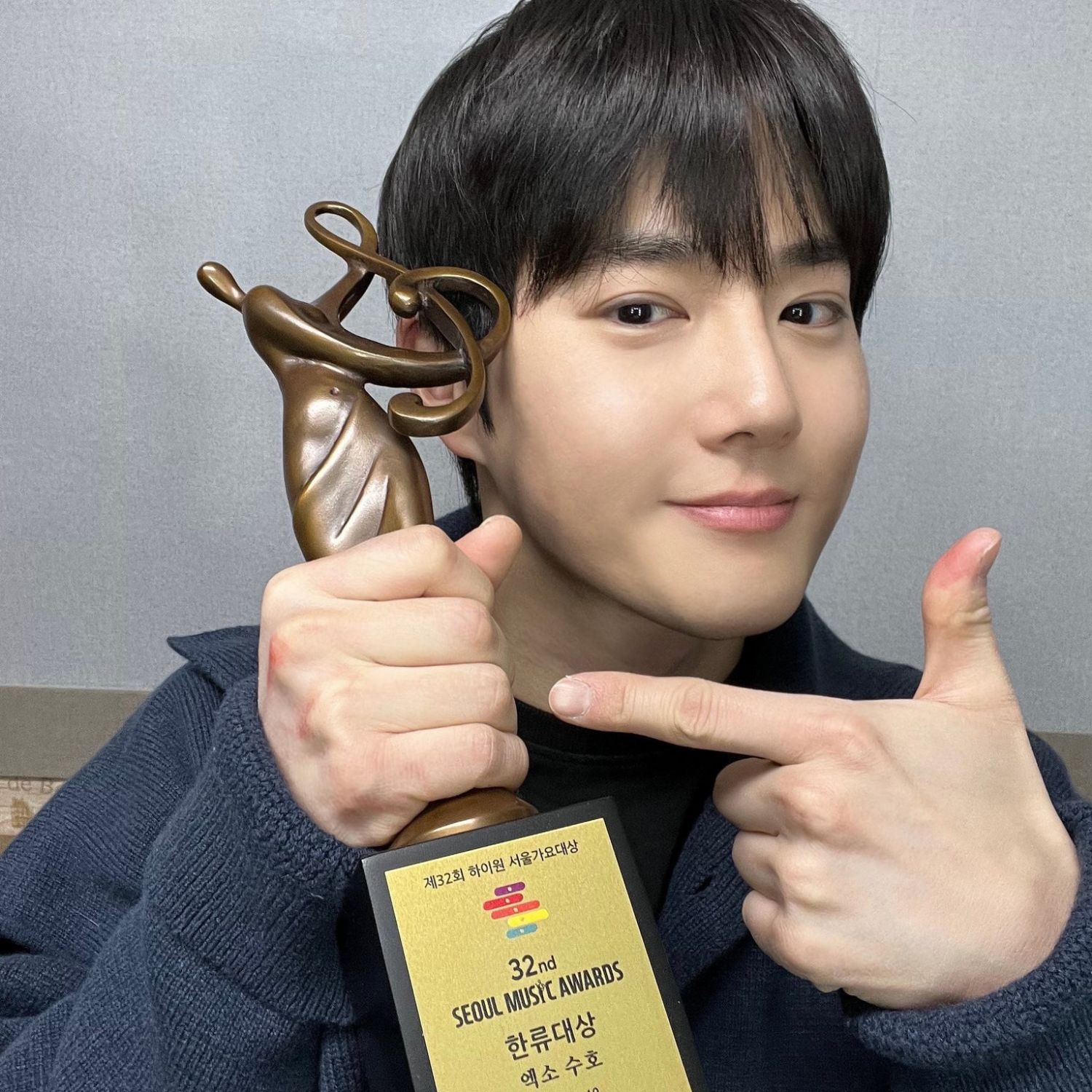 Behind-the-scenes cut of Suho