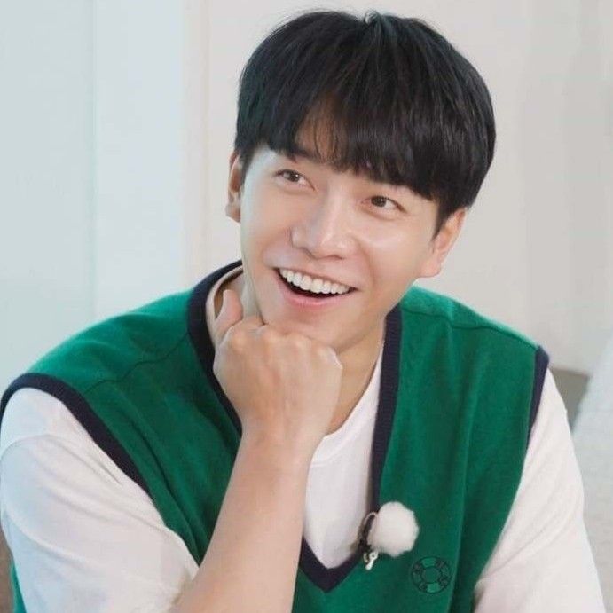 Behind-the-scenes cut of Lee Seunggi