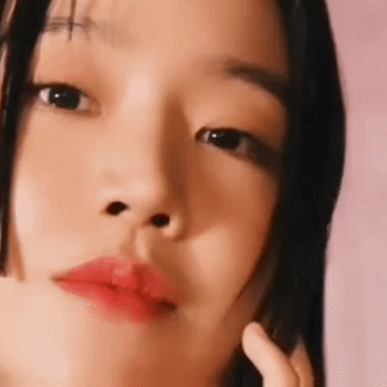 A moment captured by a fan of Shin Haesun