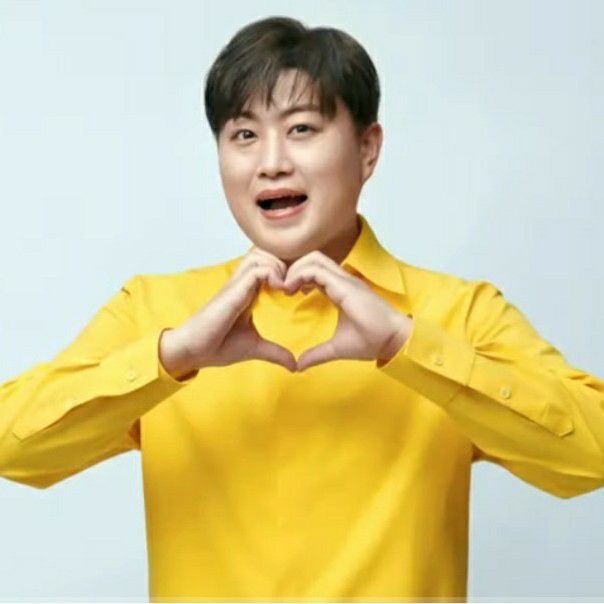 粉丝拍下的金浩中瞬间