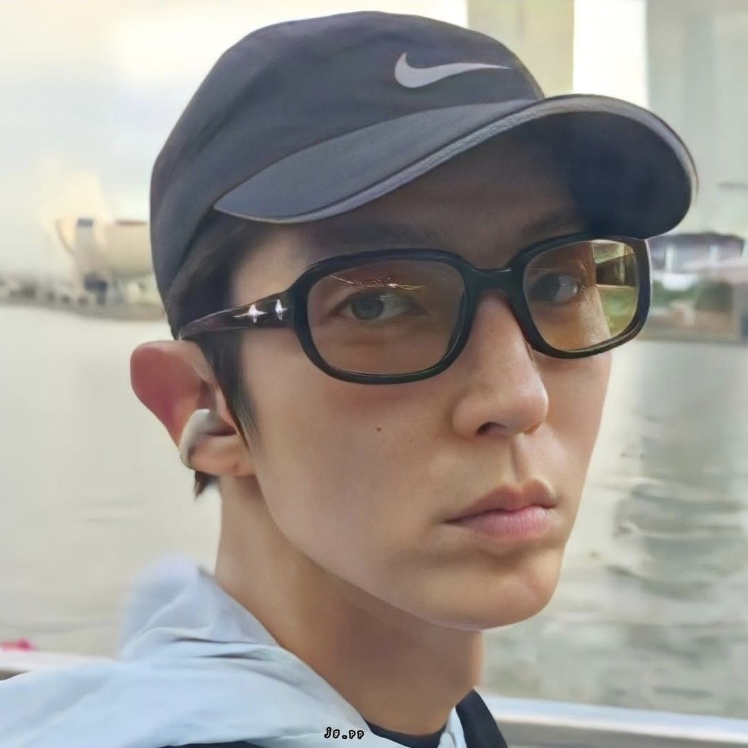 A moment captured by a fan of Lee Joongi