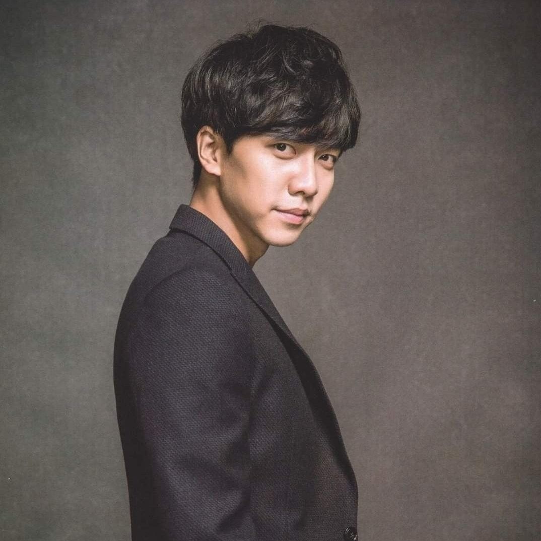 Behind-the-scenes cut of Lee Seunggi
