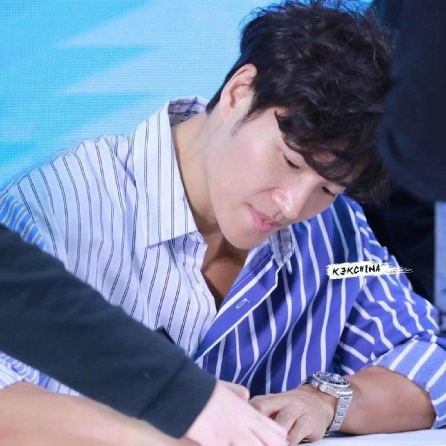 Behind-the-scenes cut of Kim Jongkook