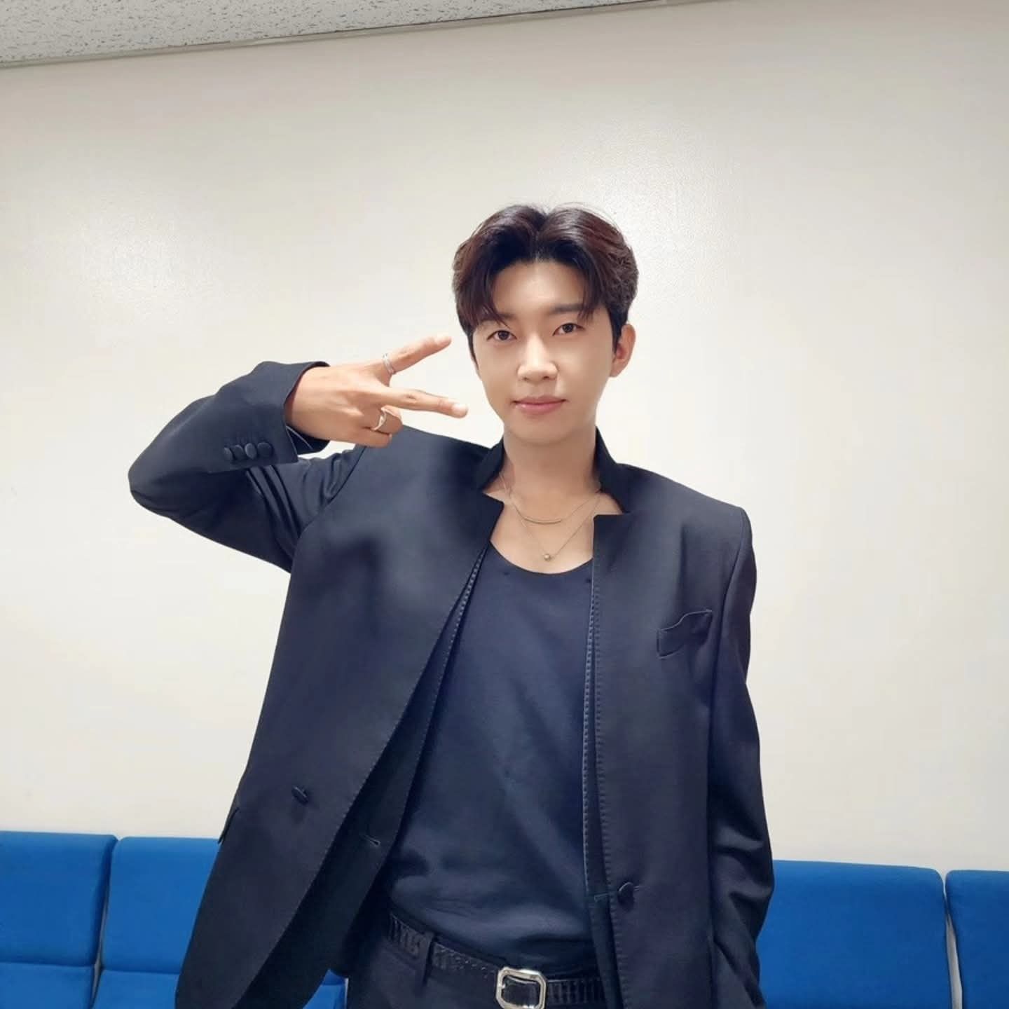 Behind-the-scenes cut of Lim Youngwoong