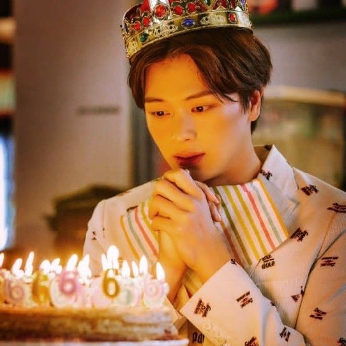 Latest photo of Yook Sungjae