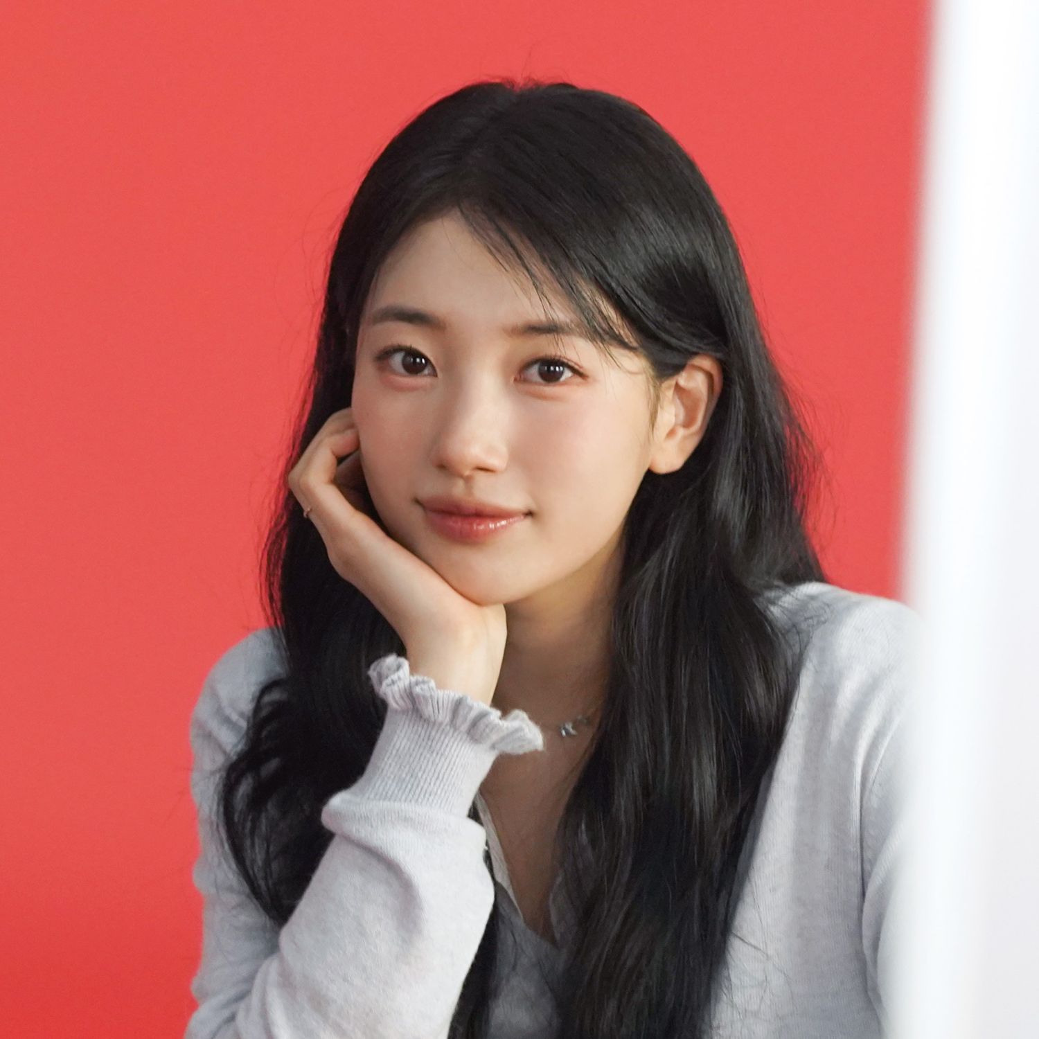 Behind-the-scenes cut of Bae Suzy