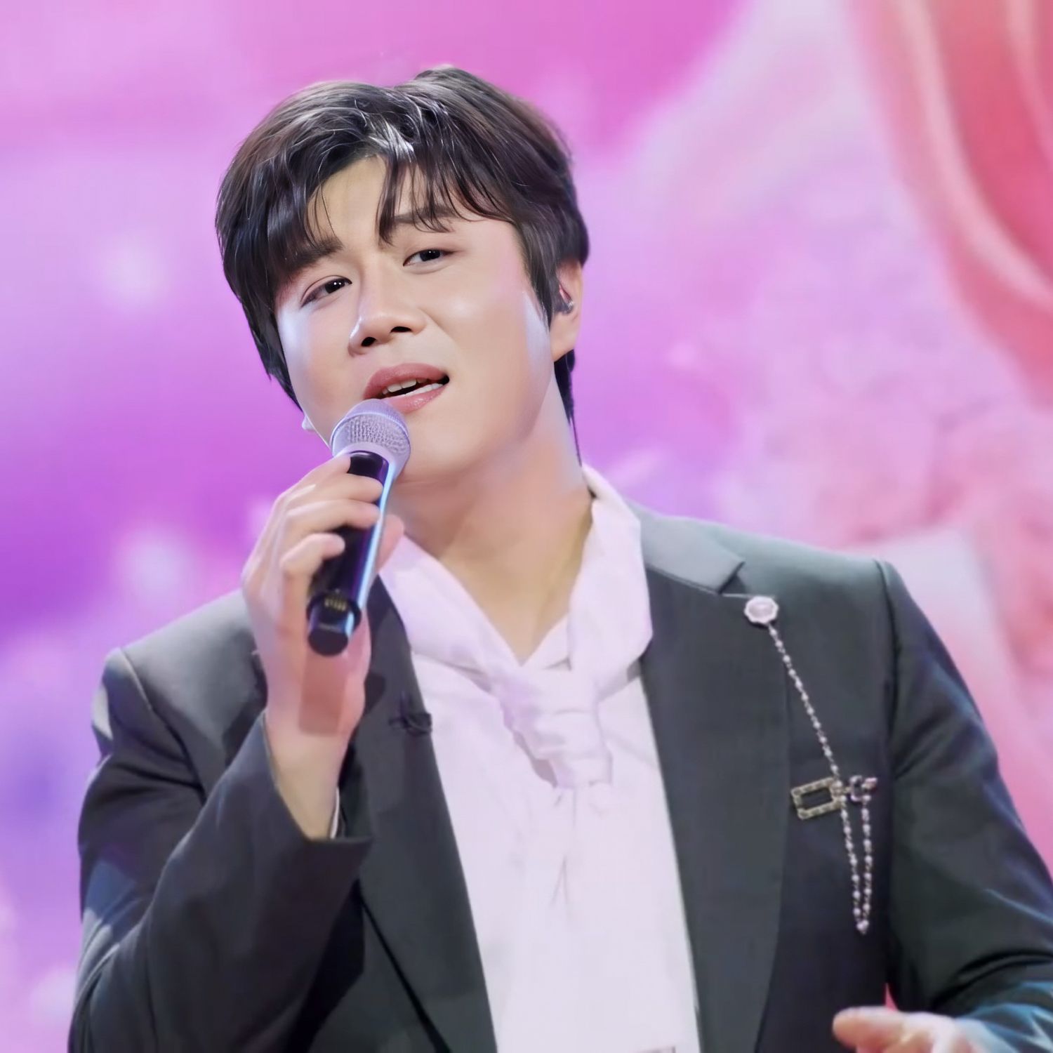 Recent activity shot of Jin Haesung