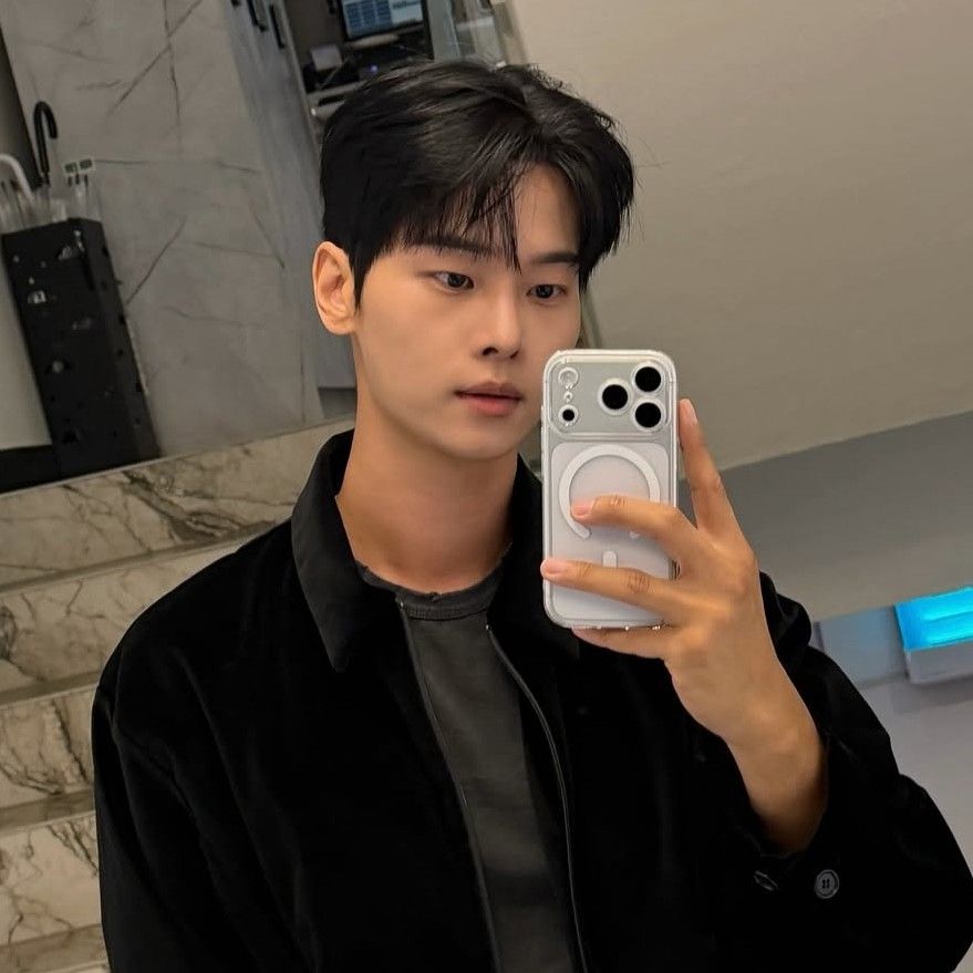 Recent activity shot of Cha Hakyeon (N)