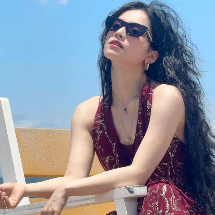 Behind-the-scenes cut of Jingyi Zhang