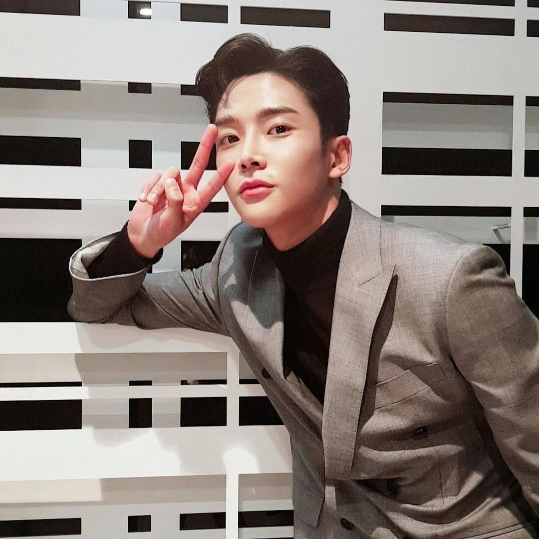 로운의 비하인드 컷