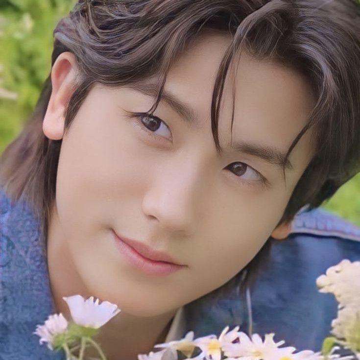 Behind-the-scenes cut of Park Hyungsik