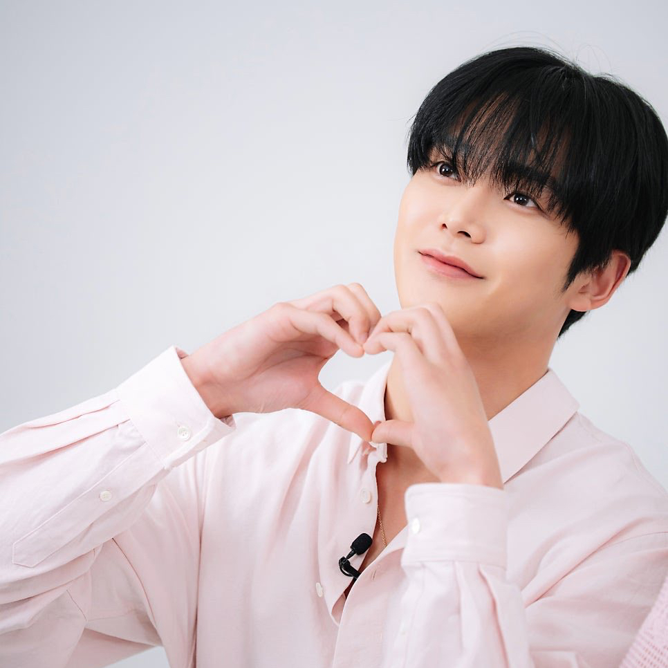 Behind-the-scenes cut of Rowoon