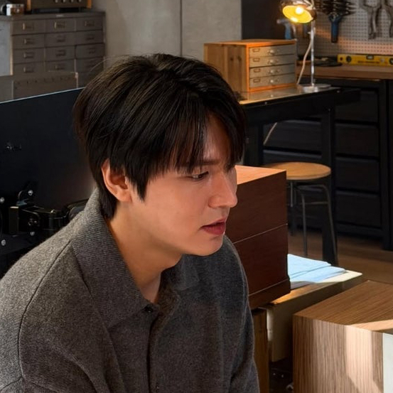 粉絲拍下的李敏鎬瞬間