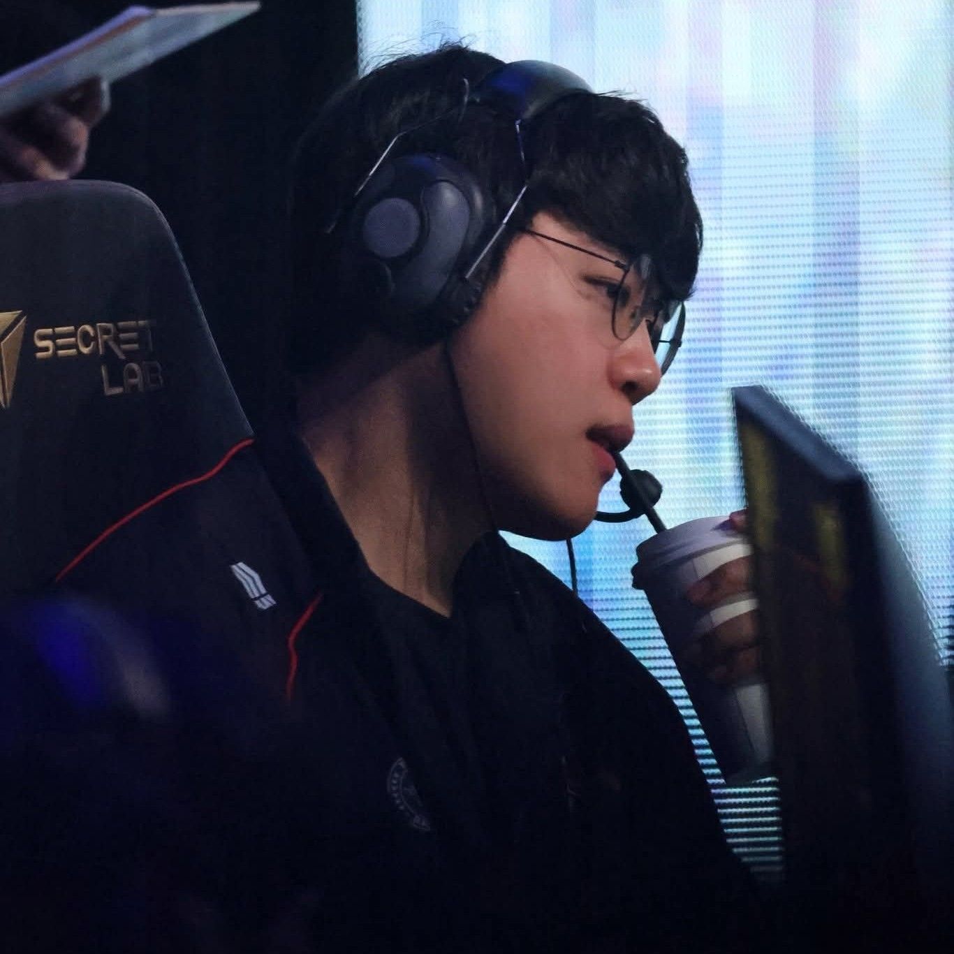 Behind-the-scenes cut of Gumayusi