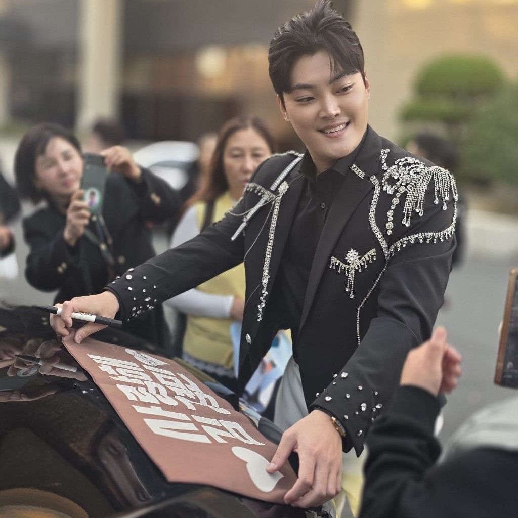 Behind-the-scenes cut of Kim Kyungmin