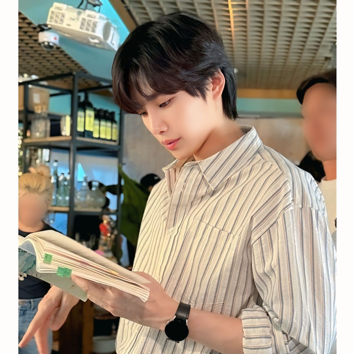Behind-the-scenes cut of Kim Jaeyoung